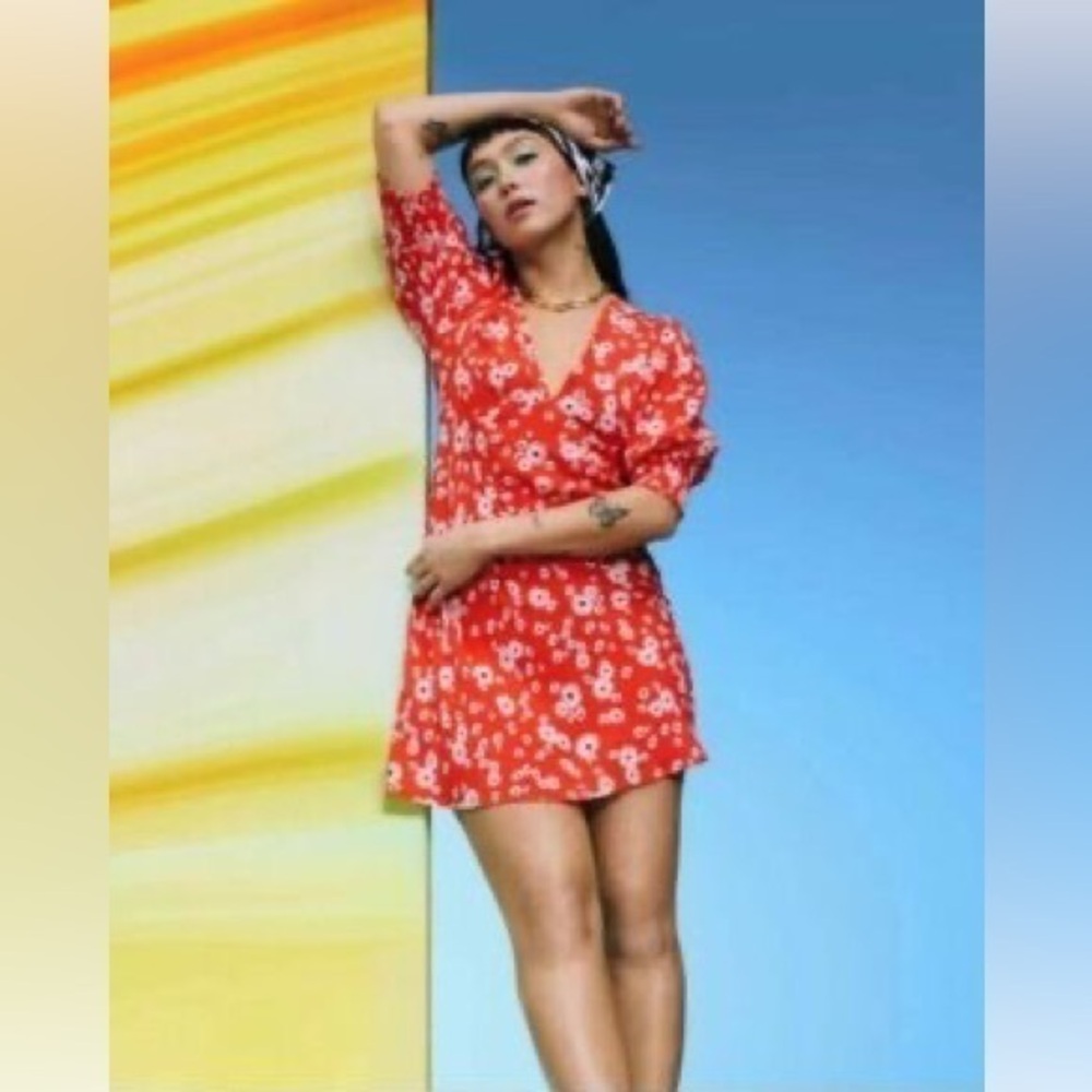 Rixo Target Red Floral Daisy Puff Sleeve Swing Dress
Women’s size 8 Medium
